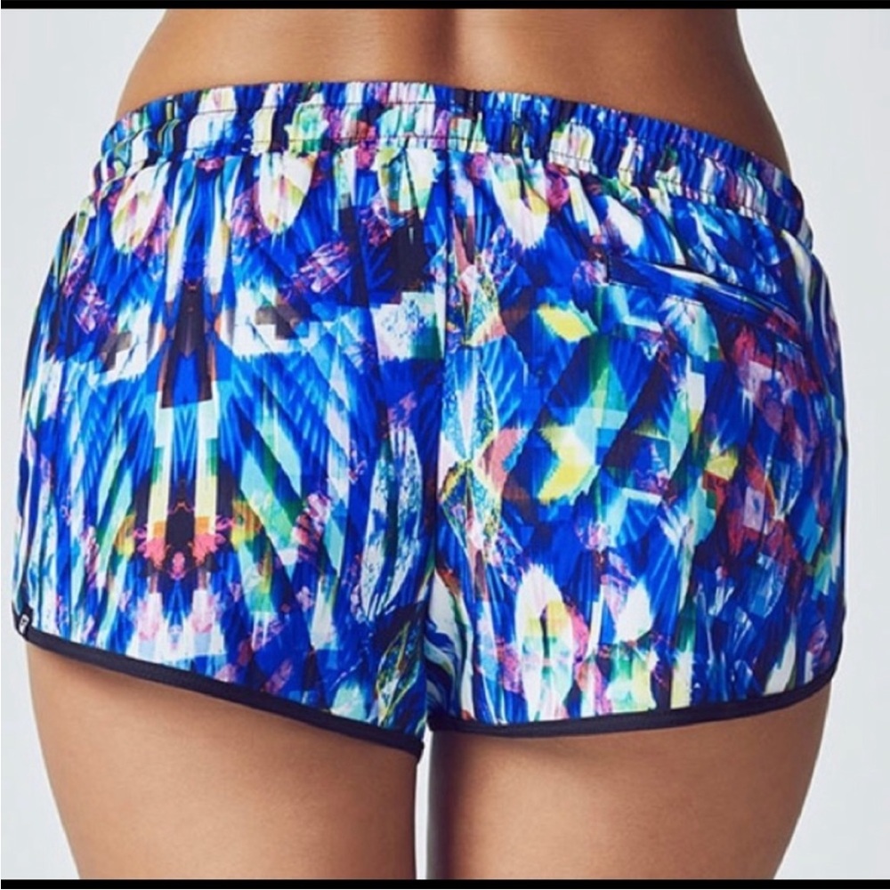 Fabletics Carrie Ii Multicolor Print Dolphin Hem … - image 2